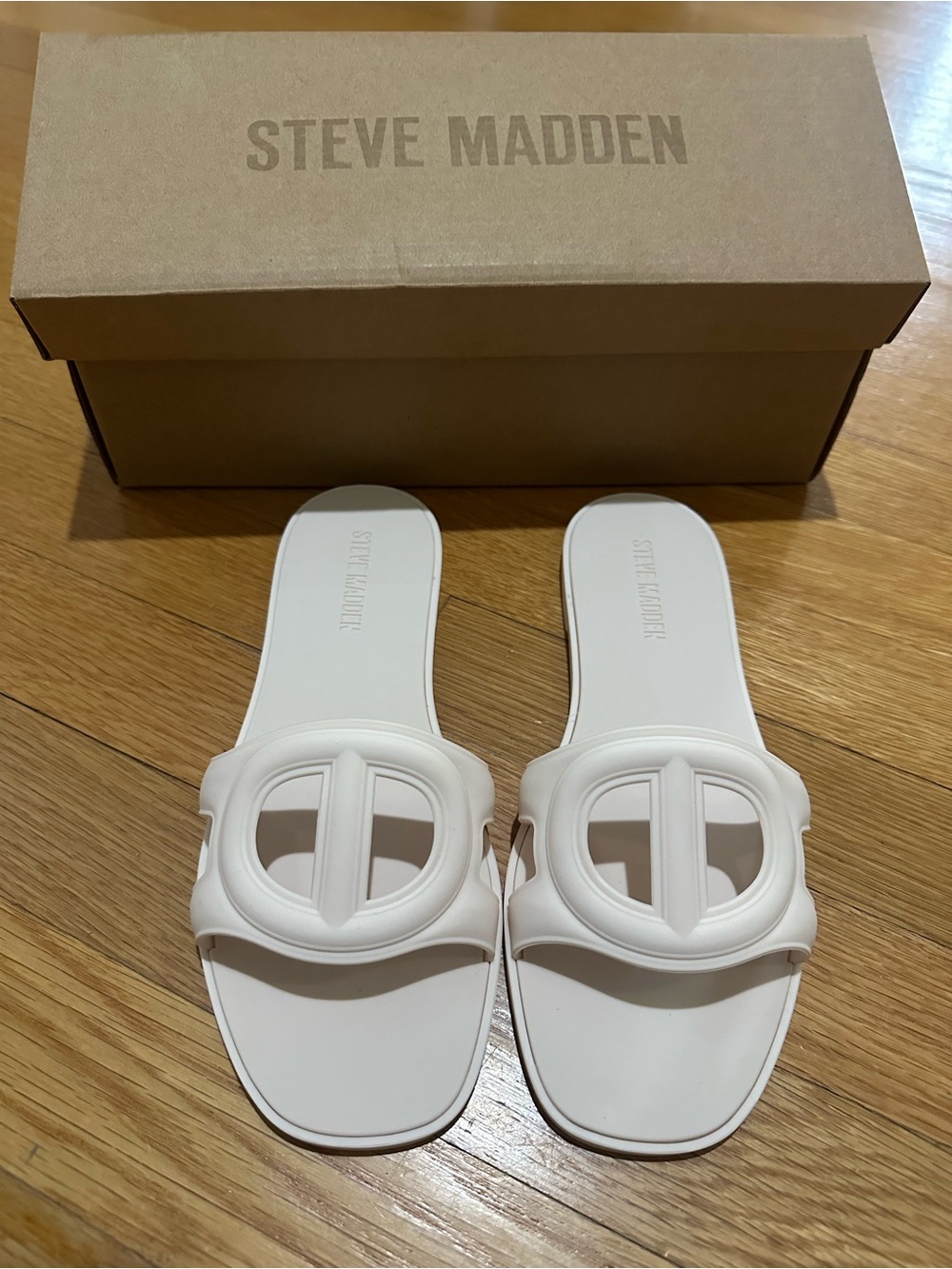 Steve Madden White Slide Sandals with Round Cutout Strap